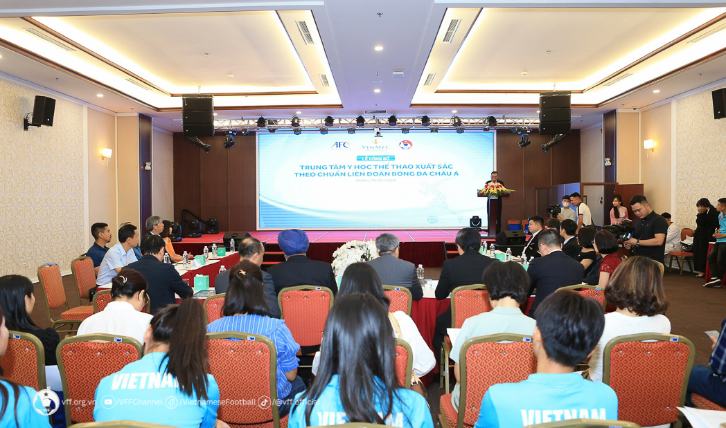 根据亚洲足球联合会标准在越南举行运动医学卓越中心揭牌仪式
